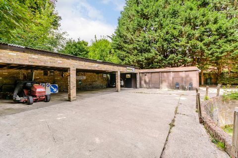 Die Bothy - Hertfordshire - Garage - Savills