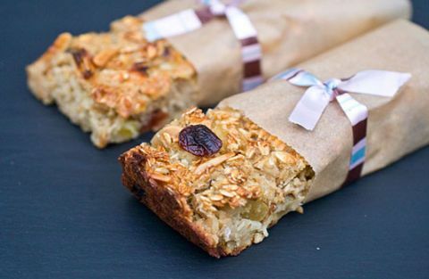 Frühstücksriegel mit Obst, Haferflocken