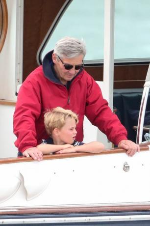 Prinz George Michael Middleton beobachtet Kate Middleton und Prinz William bei der Segelregatta