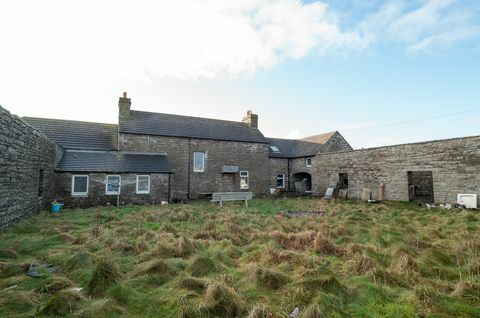 Küstenhaus mit Wasserfall jetzt in Schottland zu verkaufen