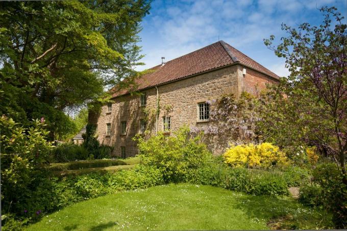 East Lambrook Manor mit berühmten Bauerngärten zum Verkauf in Somerset