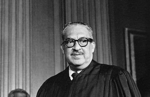 Thurgood Marshall, der Urenkel eines Sklaven, nimmt seinen Sitz als erstes schwarzes Mitglied des Obersten Gerichtshofs der Vereinigten Staaten ein