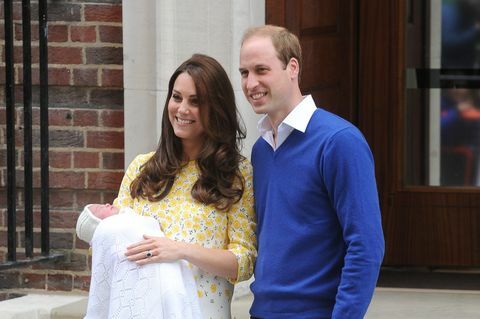 Herzog und Herzogin von Cambridge verlassen das Krankenhaus mit ihrem neugeborenen Baby