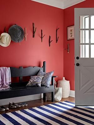 rotes mudroom