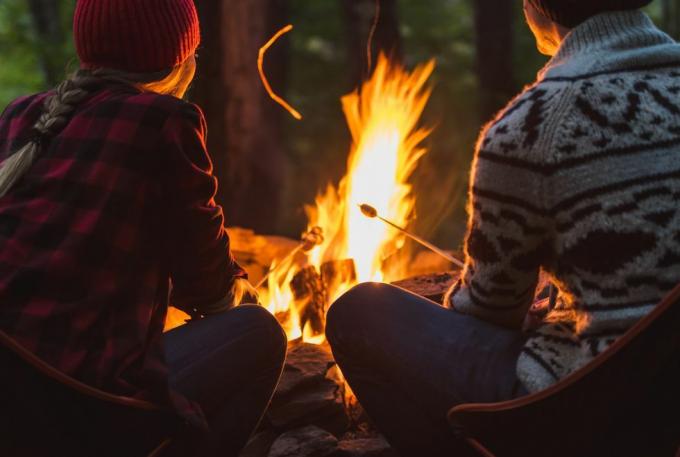 romantische Date-Ideen am Lagerfeuer