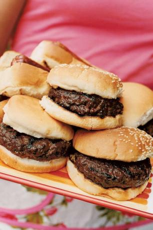 Speckburger auf Brötchen