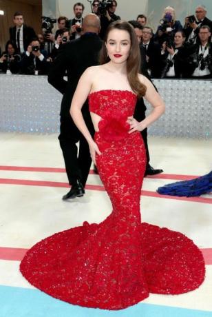 New York, New York, 1. Mai Kaitlyn Dever nimmt an der Met-Gala 2023 teil, bei der Karl Lagerfeld A Line gefeiert wird of Beauty im Metropolitan Museum of Art am 1. Mai 2023 in New York City, Foto von Jeff kravitzfilmmagic